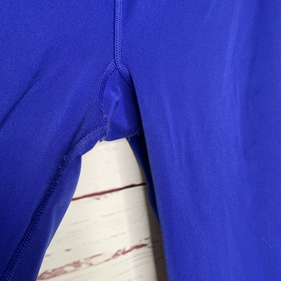 Under Amour | Heat Gear Crop Leggings - Picture 2 of 7